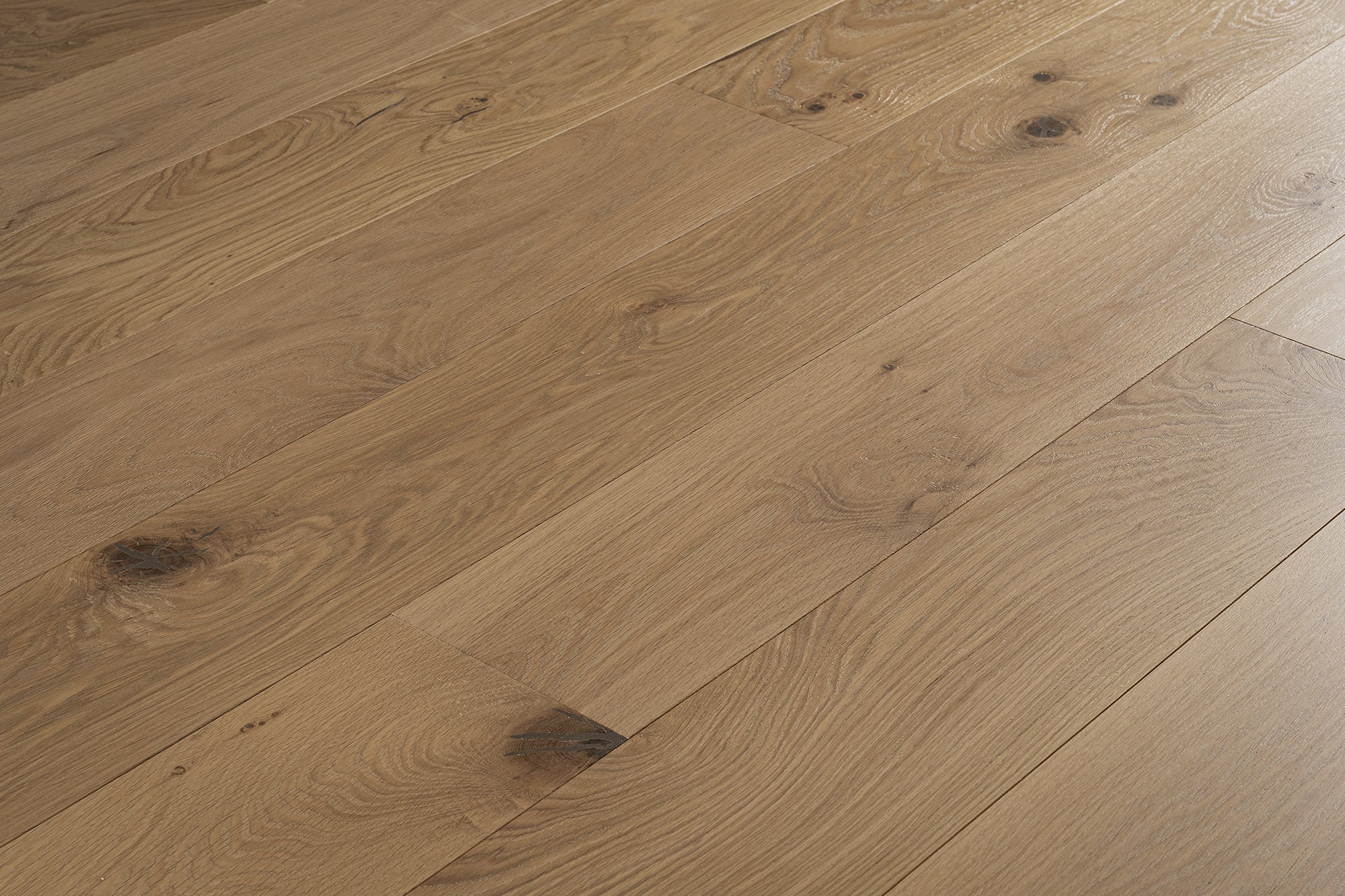 FS 32 high-end wide plank engineered White Oak Canadian made refined hardwood flooring surfaces with a natural hardwax oil finish by Plank & Co - textured image