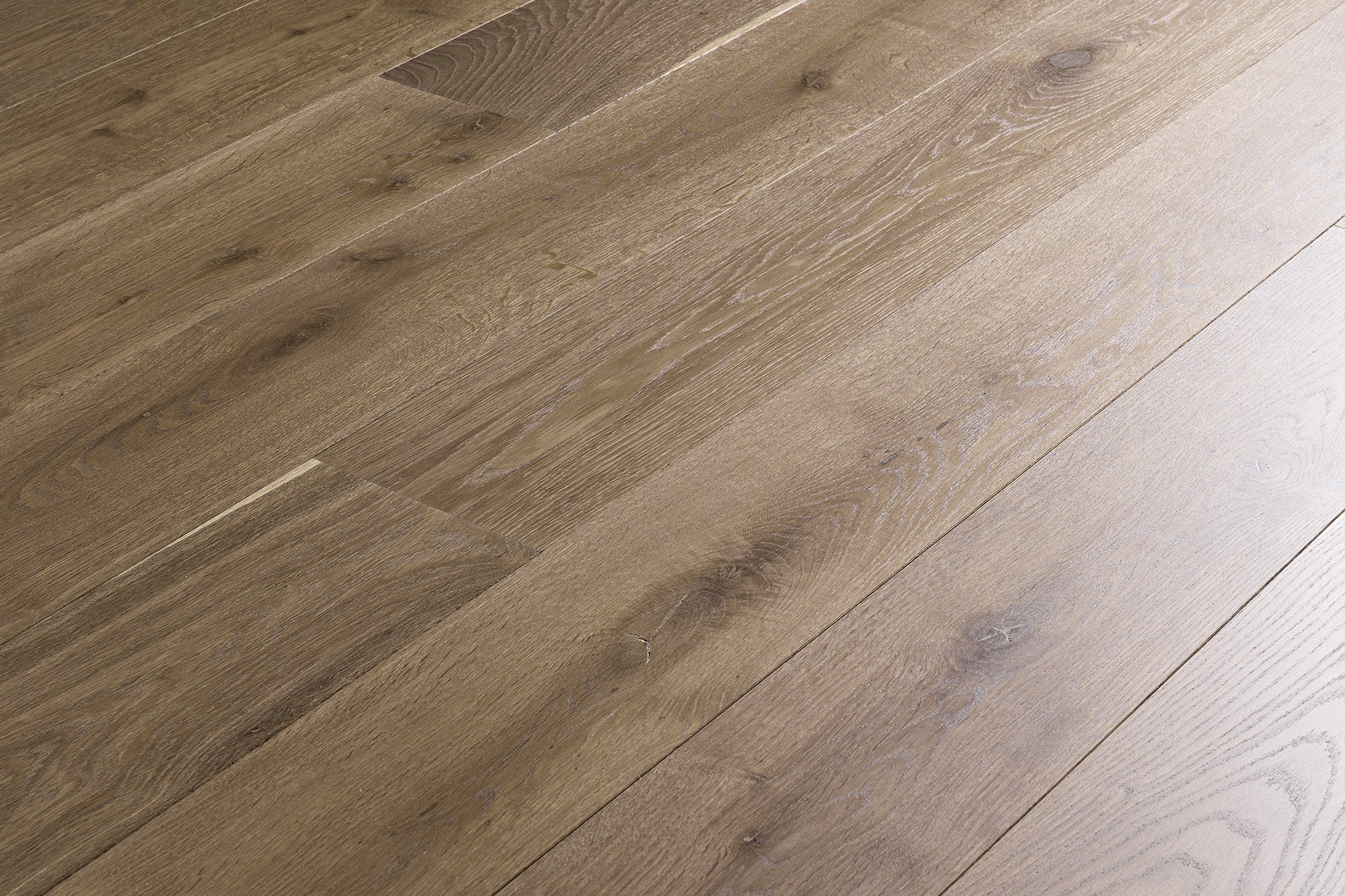 HZ 42 high-end wide plank engineered European Oak refined hardwood flooring surfaces with a natural hardwax oil finish by Plank & Co - texture image