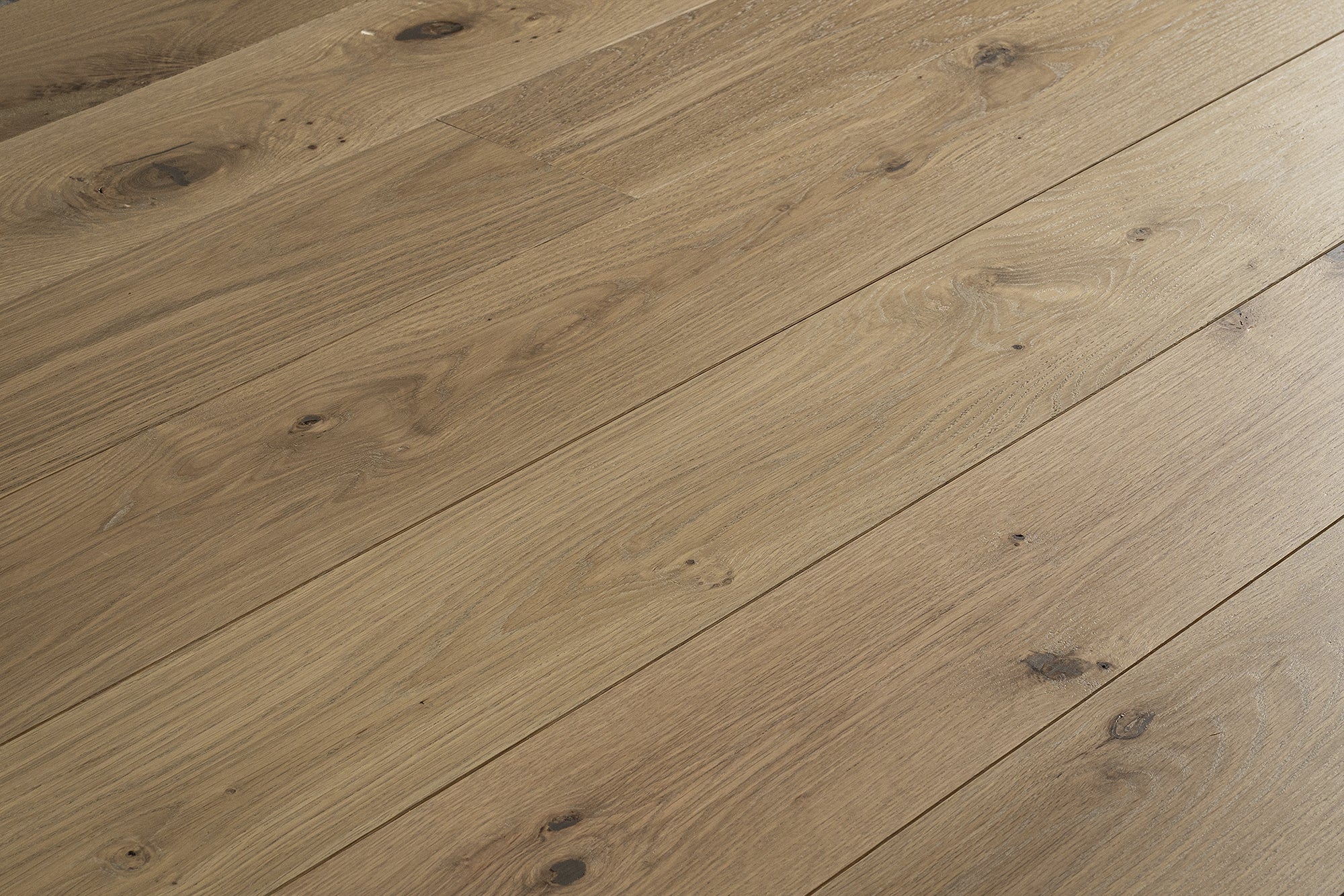 SD 48 high-end wide plank engineered White Oak Canadian made refined hardwood flooring surfaces with a natural hardwax oil finish by Plank & Co - textured image